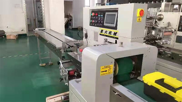 枕式包裝機(jī)設(shè)備實(shí)拍圖