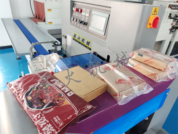 成都枕式自動(dòng)包裝機(jī)實(shí)拍圖