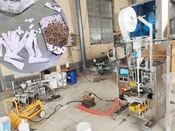 成都立式顆粒食品包裝機(jī)實(shí)拍圖